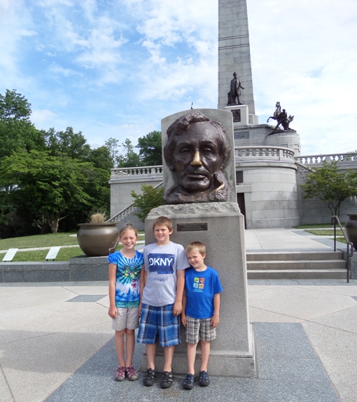 A stop at President Lincoln's Tomb